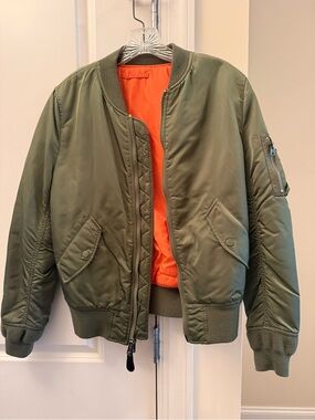 Alpha Industries:  MA-1 BOMBER JACKET WOMENS